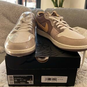 Jordan 1 Low SE Craft
Taupe Haze size 11